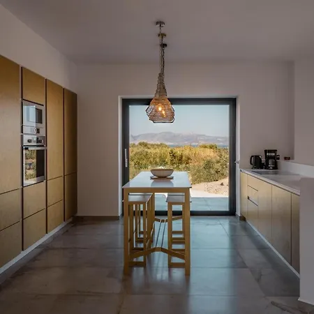 Villa Mikri Sorriso - Luxurious On The Mikri Vigla