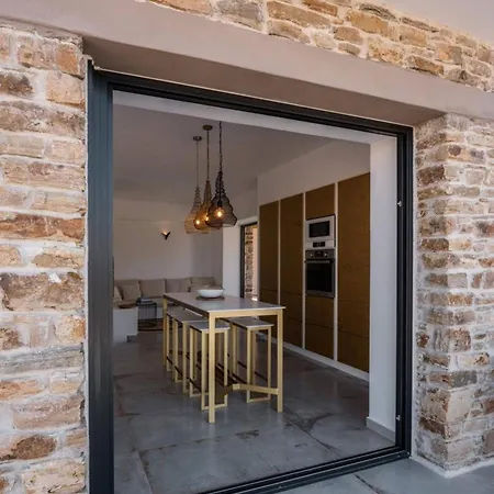 Mikri Sorriso - Beach Villa - Pool & Jacuzzi فيلة